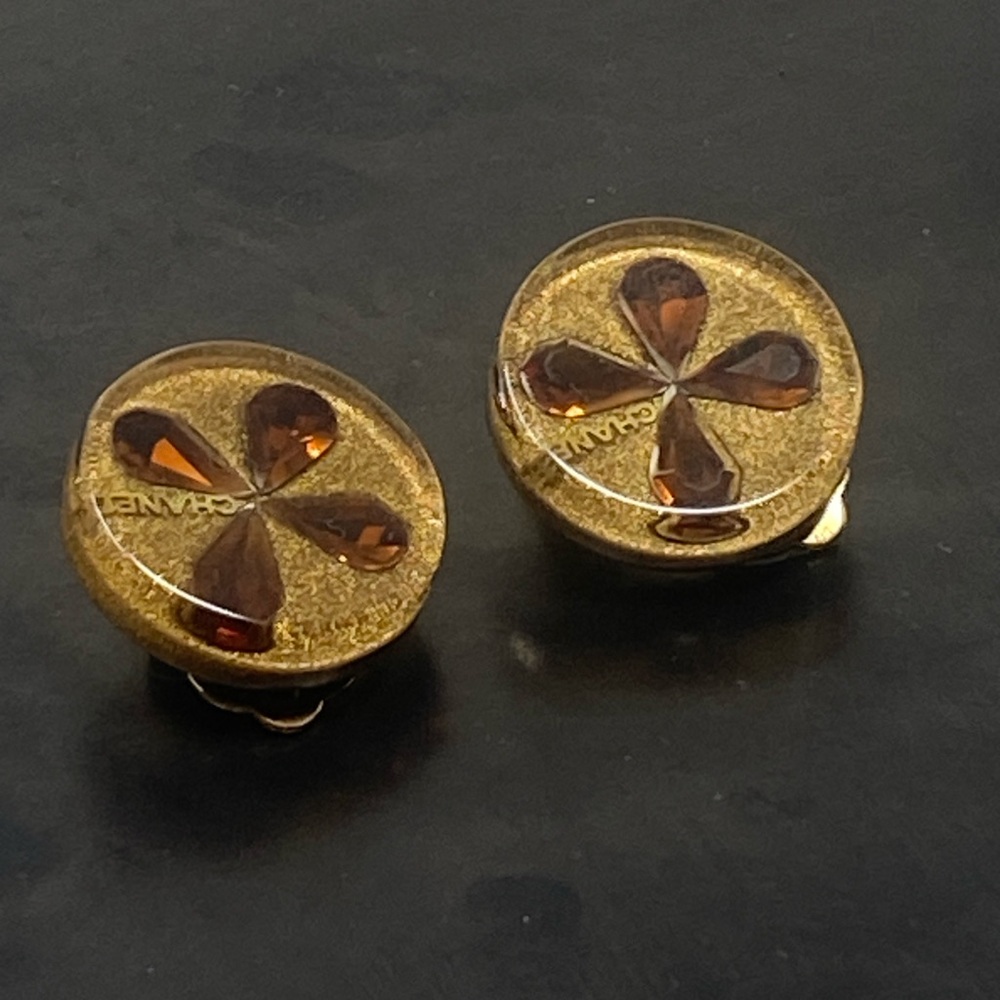 Chanel Vintage Lucite Amber Four Leaf Clip On Earrings - Picture 3 of 16
